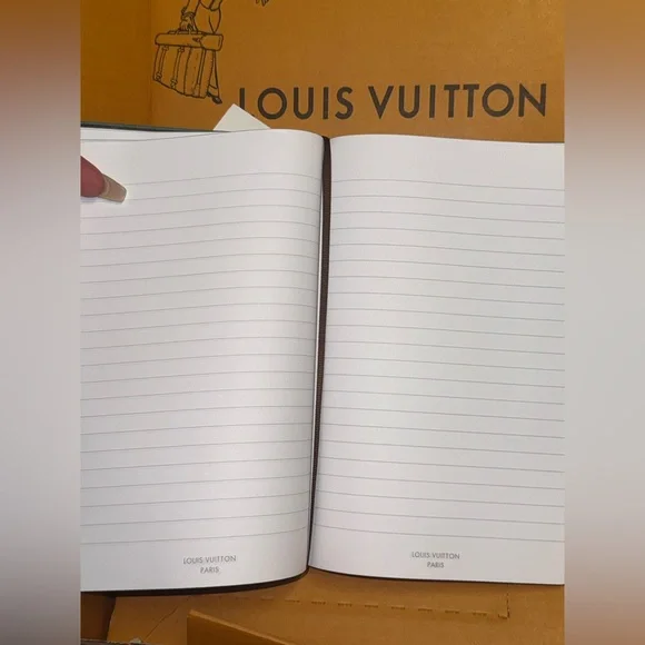 /traded/💯 Louis Vuitton Collector Jane Notebook MM "Come and Play with Me" - Picture 10 of 11